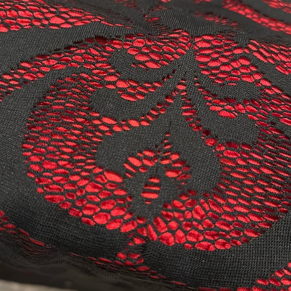Red and black Lace - Picture 1 of 4